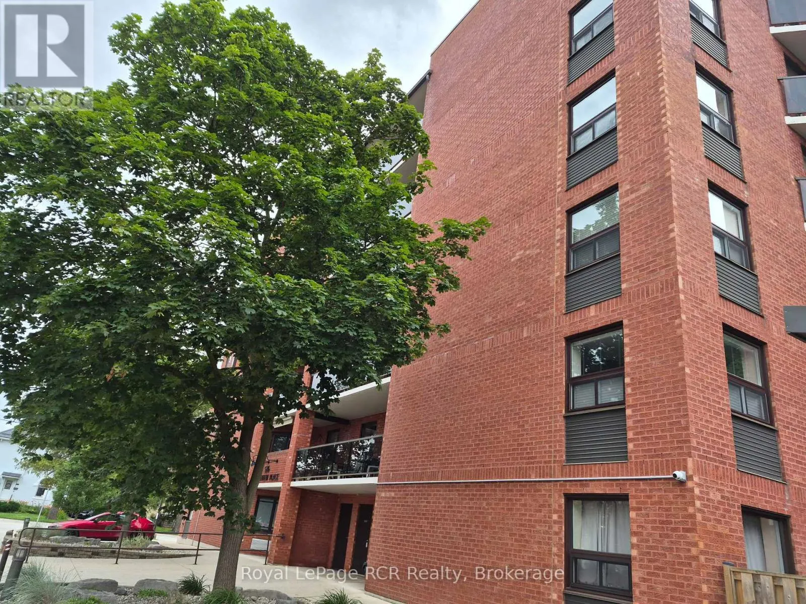 102 - 536 11TH AVENUE #102