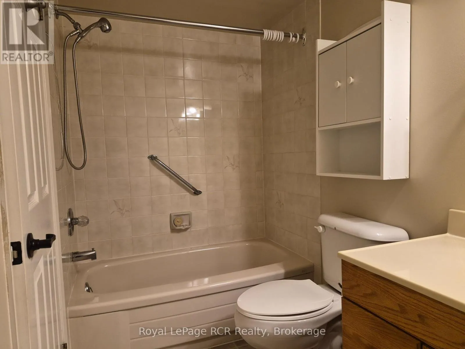 102 - 536 11TH AVENUE #102