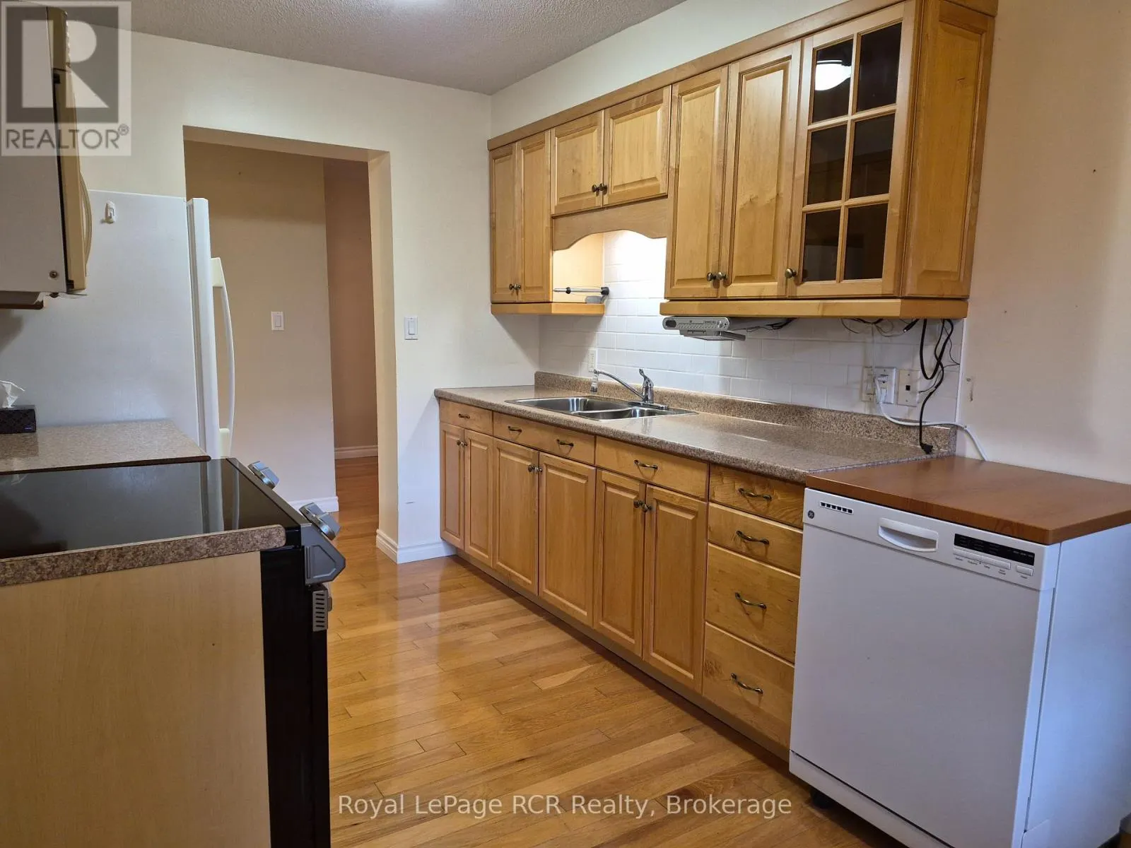 102 - 536 11TH AVENUE #102