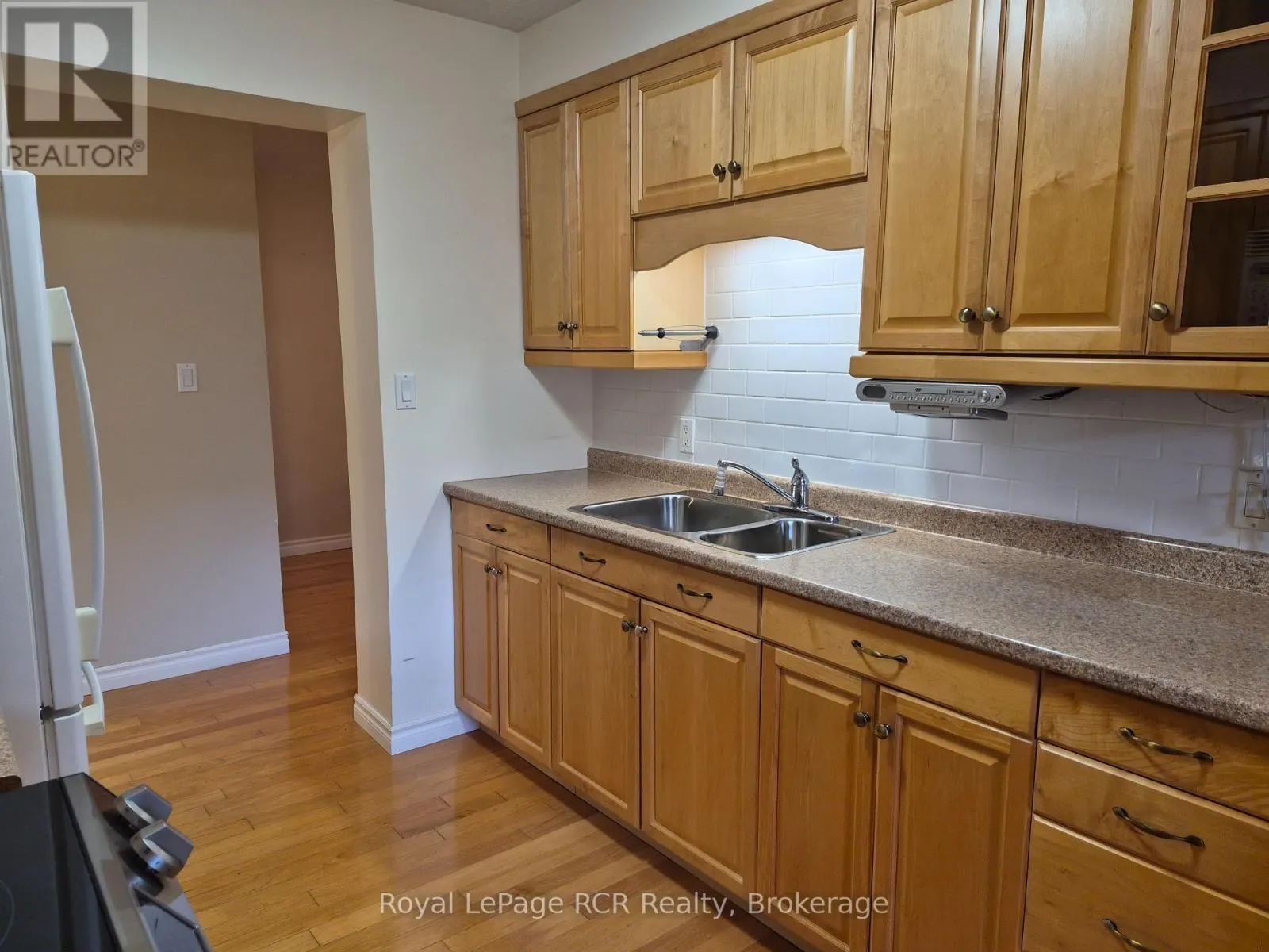 102 - 536 11TH AVENUE #102