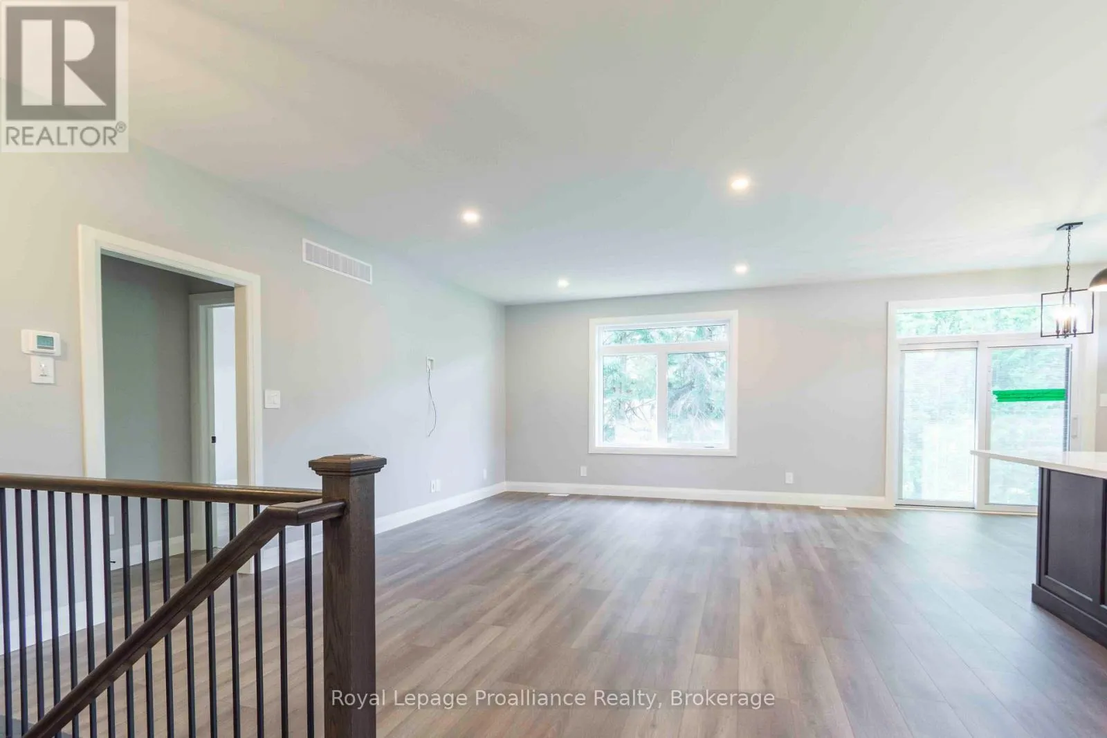 31 MACKENZIE JOHN CRESCENT
