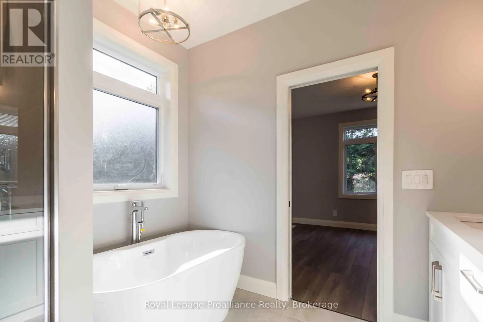 31 MACKENZIE JOHN CRESCENT