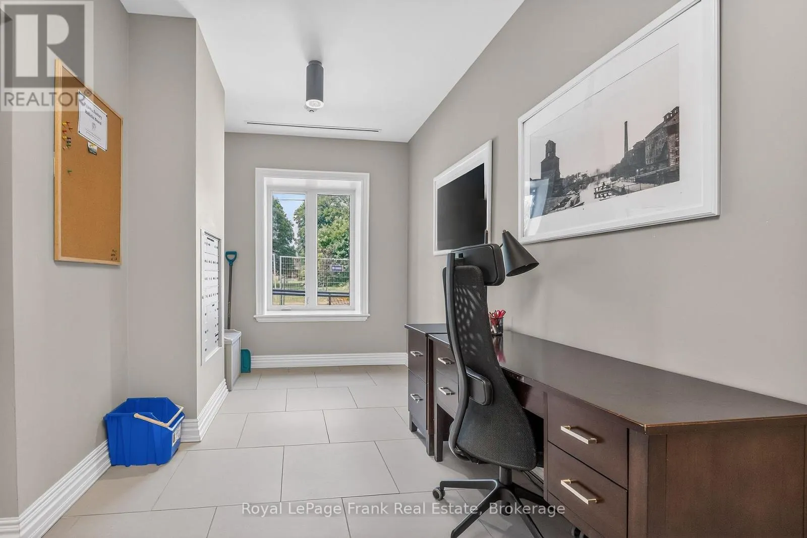 103 - 25 KING STREET #103