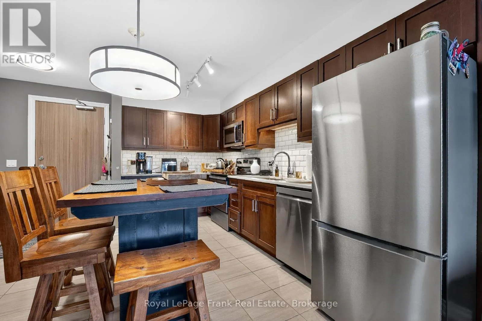 103 - 25 KING STREET #103