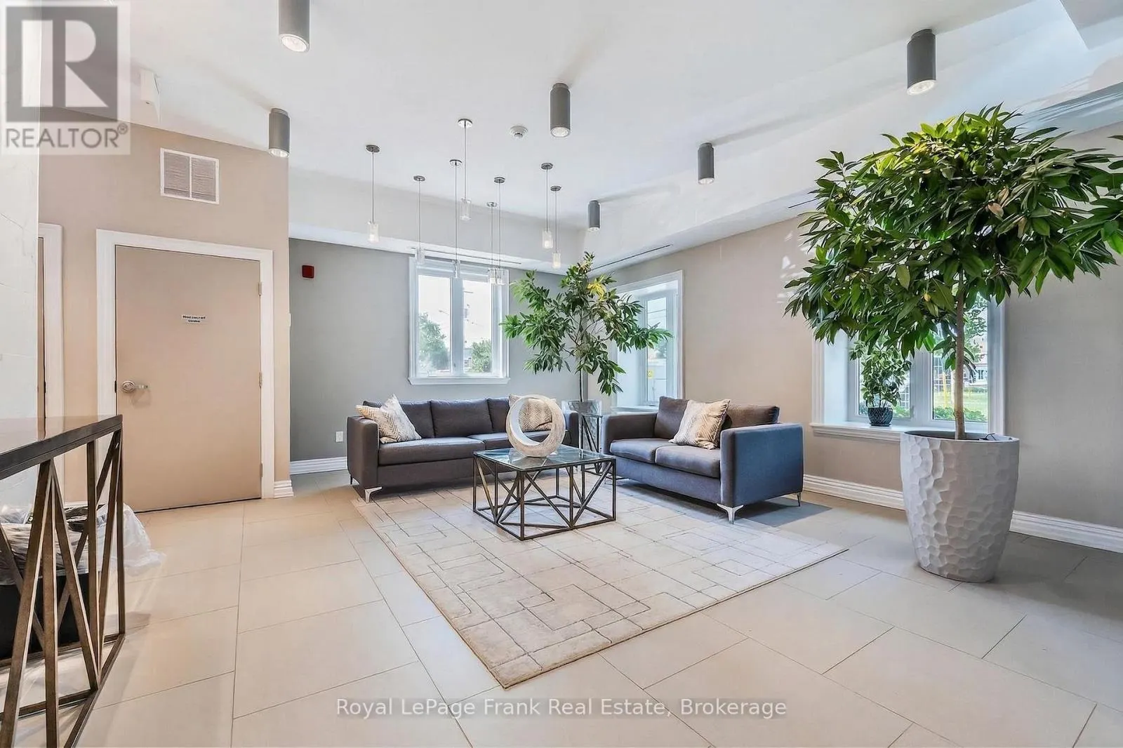 103 - 25 KING STREET #103
