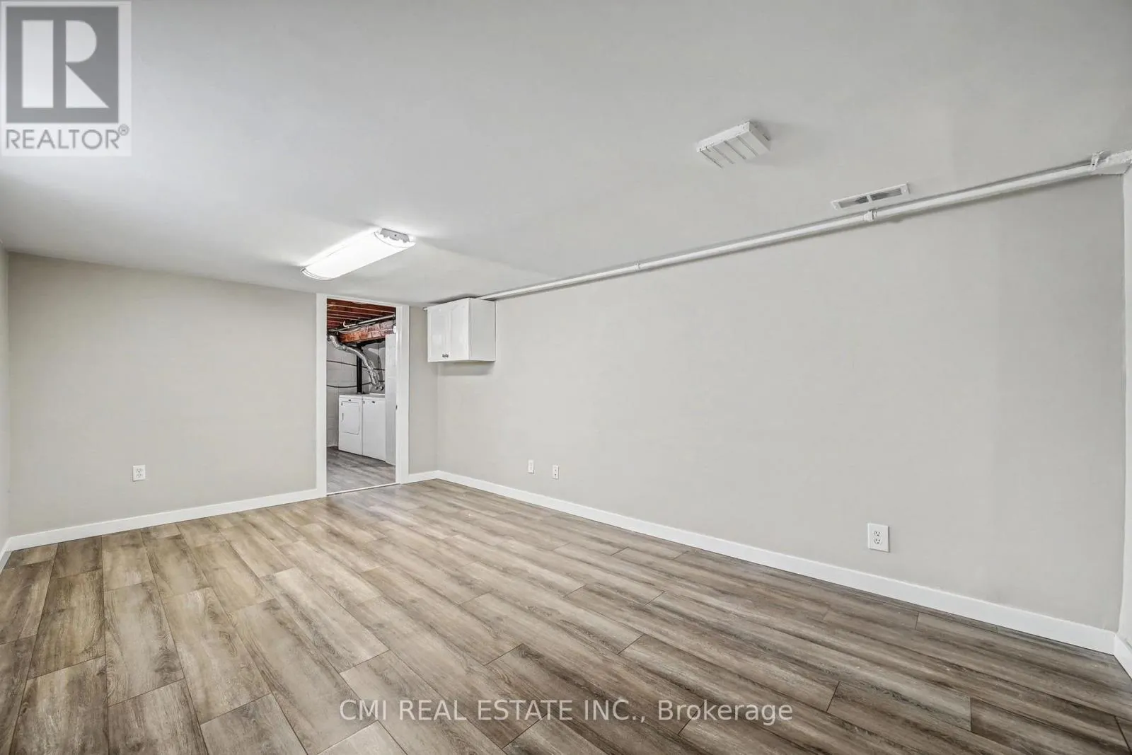 68 QUEEN STREET S