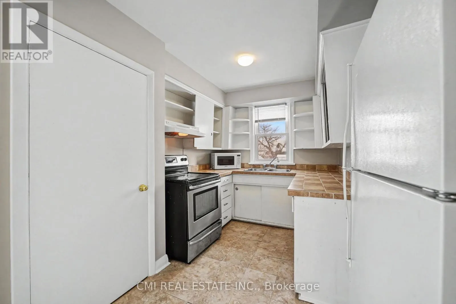 68 QUEEN STREET S