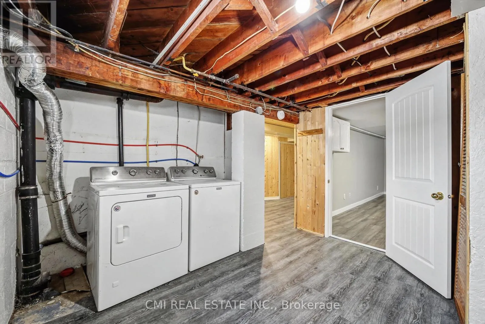 68 QUEEN STREET S