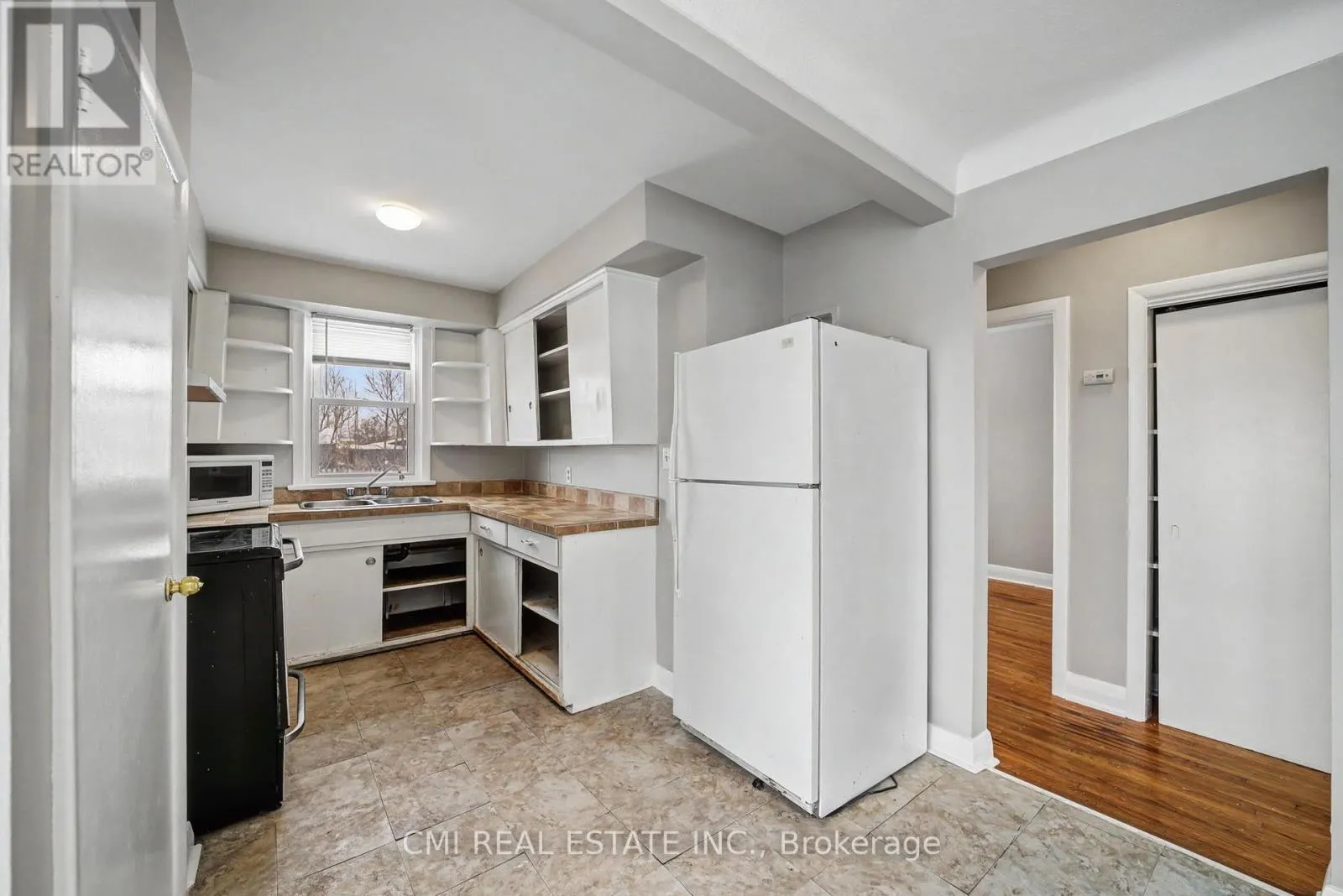 68 QUEEN STREET S