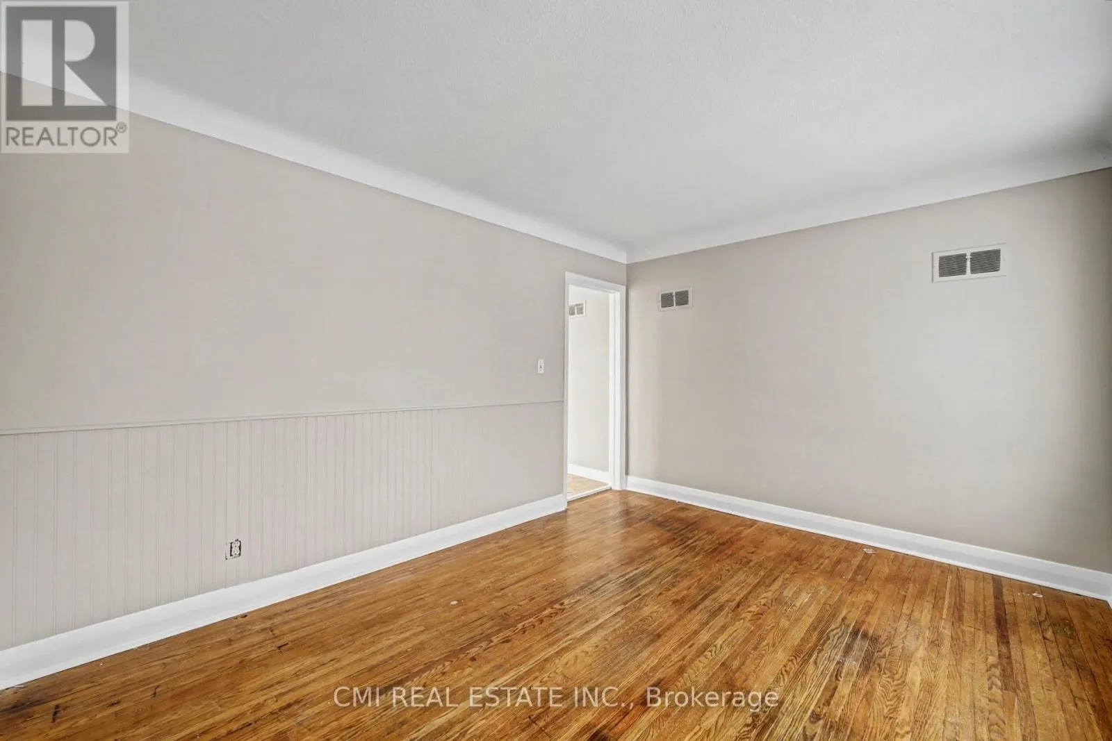 68 QUEEN STREET S