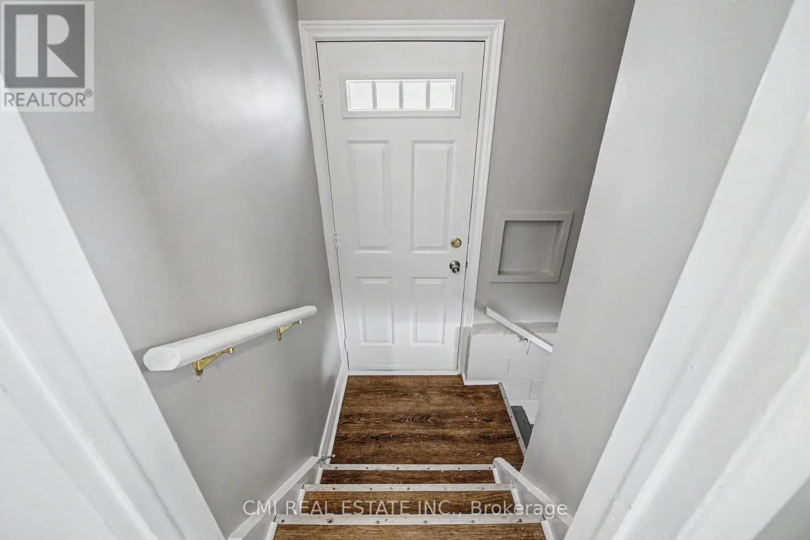 68 QUEEN STREET S