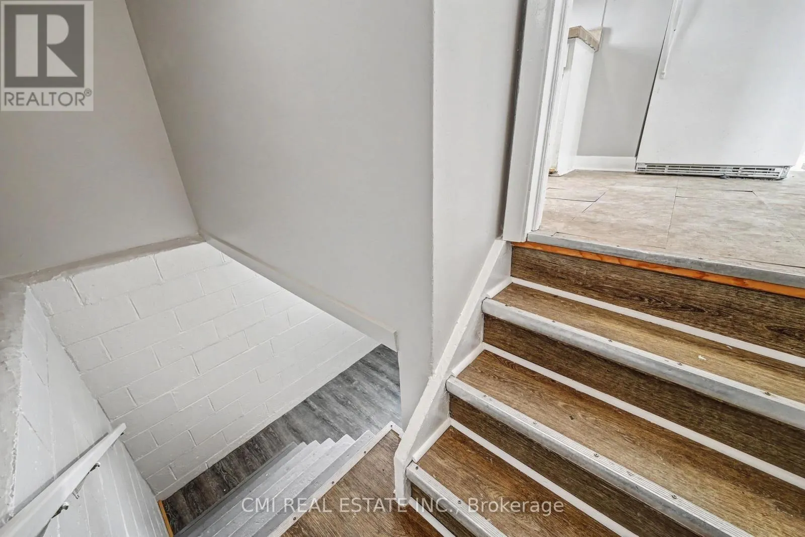 68 QUEEN STREET S