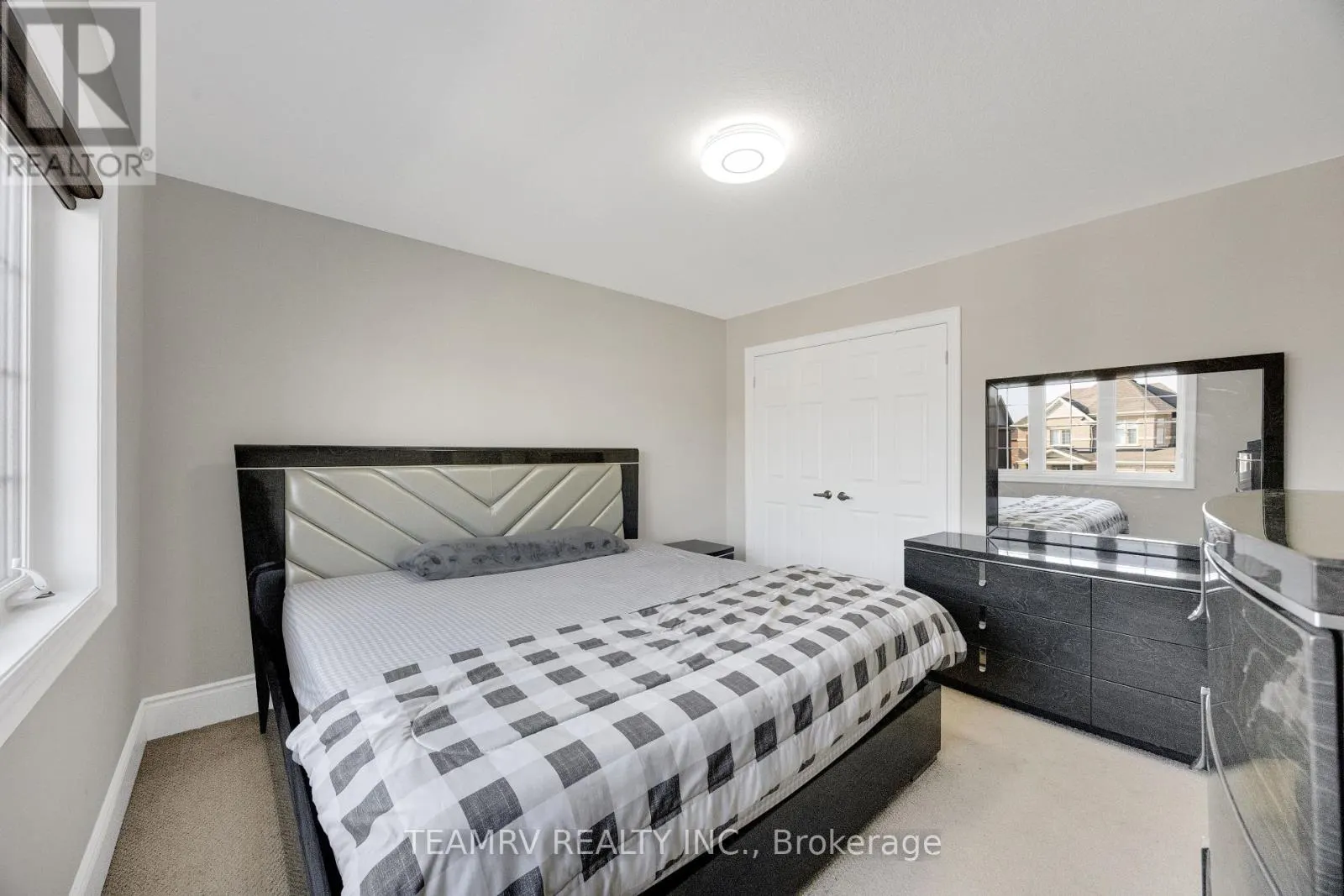 1161 UPPER THAMES DRIVE