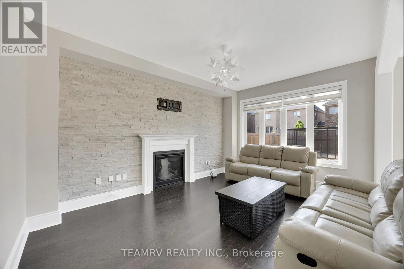 1161 UPPER THAMES DRIVE