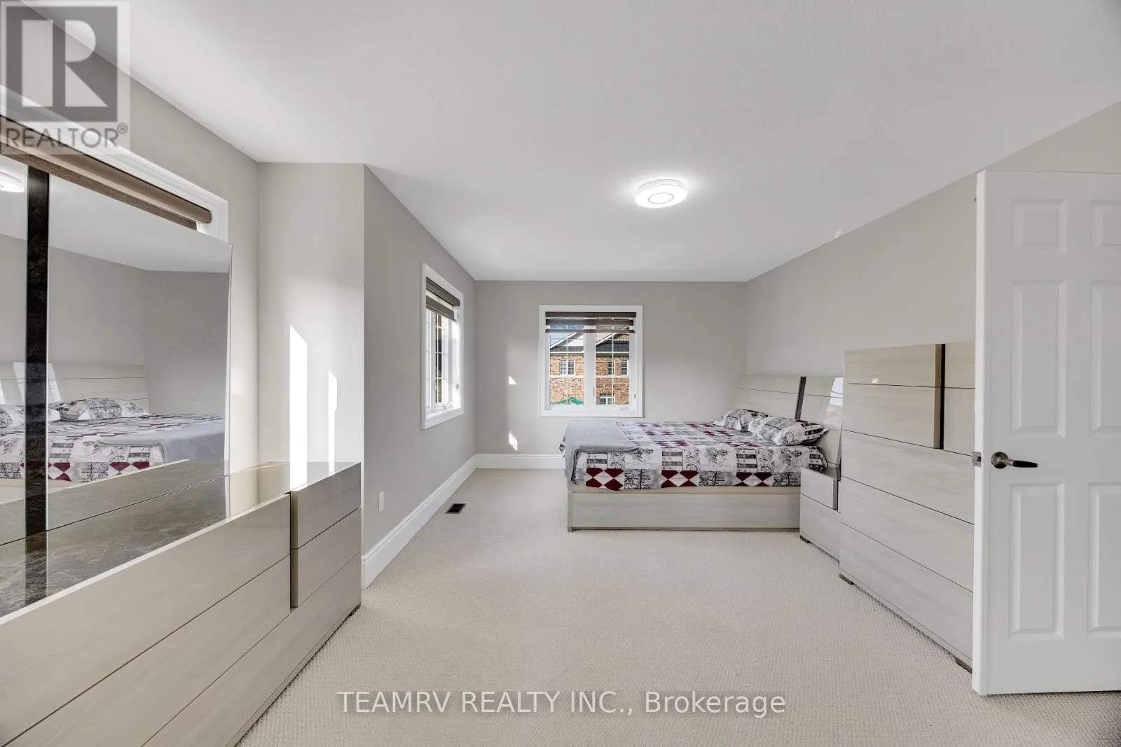 1161 UPPER THAMES DRIVE