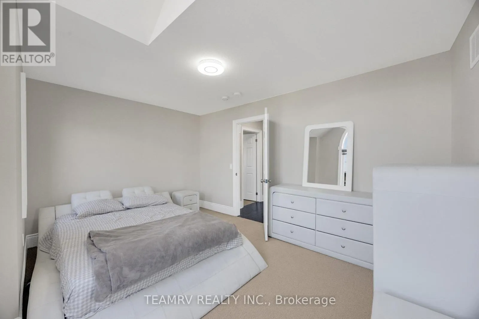 1161 UPPER THAMES DRIVE
