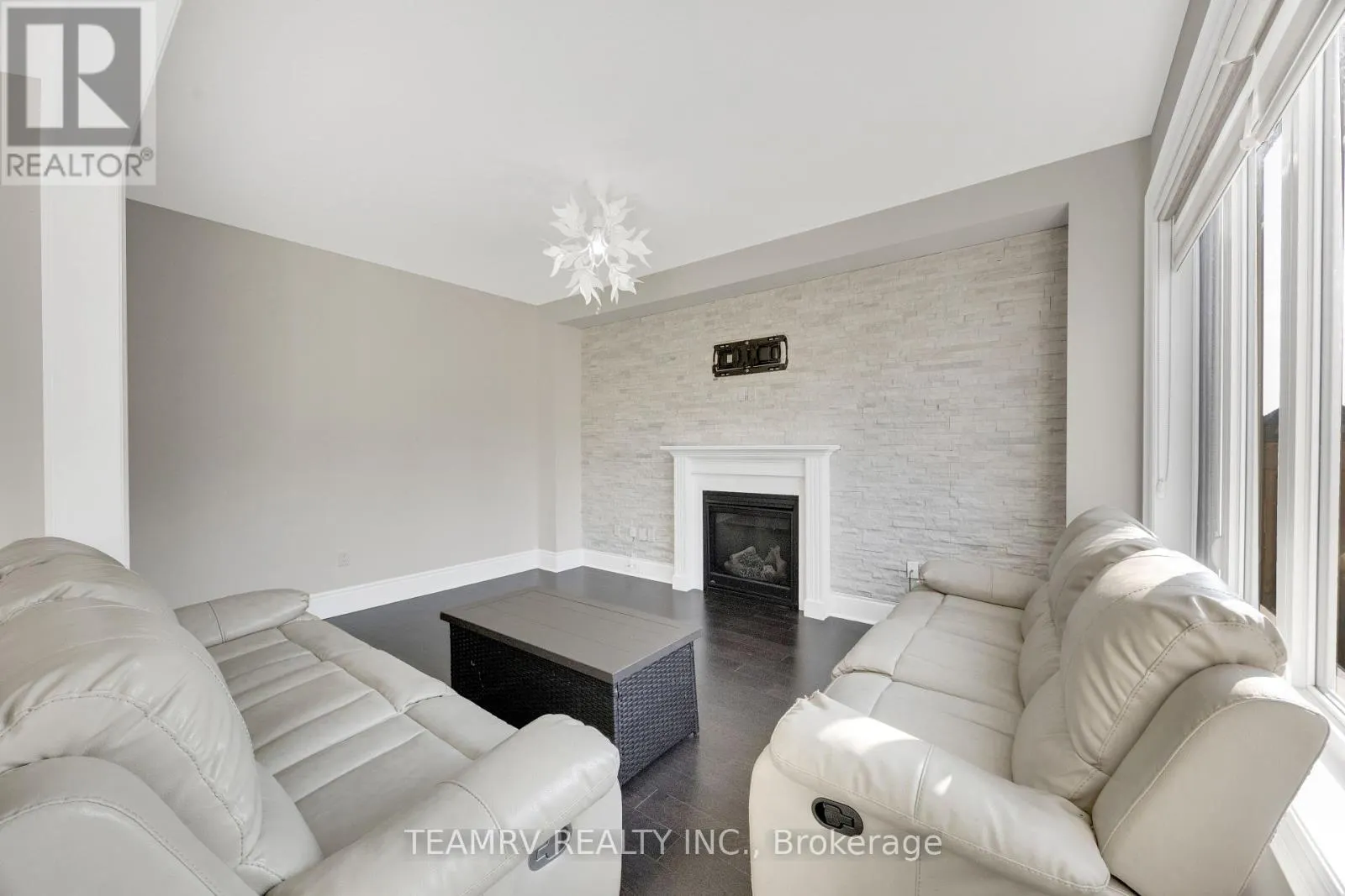 1161 UPPER THAMES DRIVE