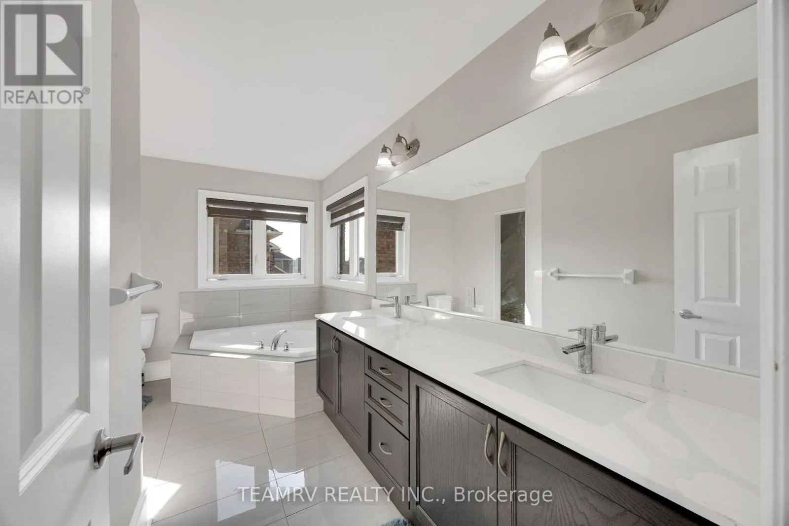 1161 UPPER THAMES DRIVE