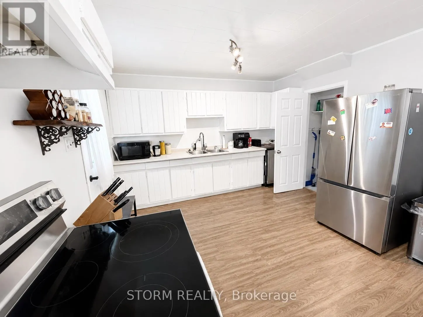 456 4TH STREET W