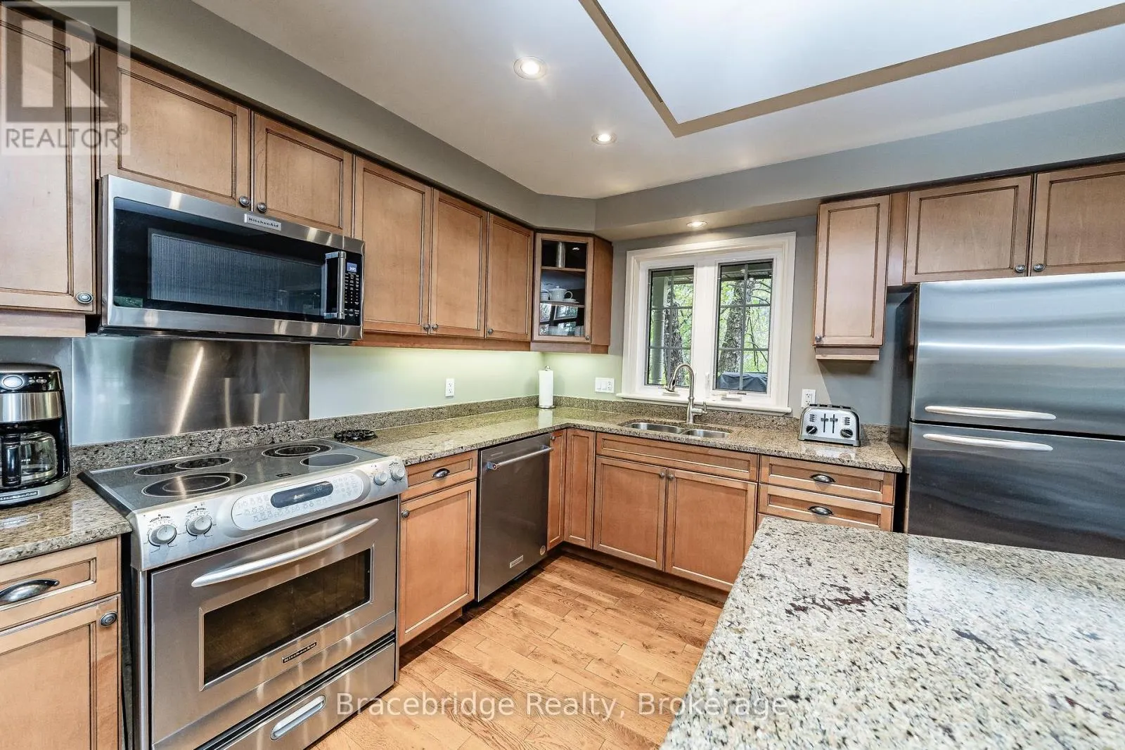 CARLING 2 W5 - 3876 MUSKOKA RD 118 HIGHWAY W