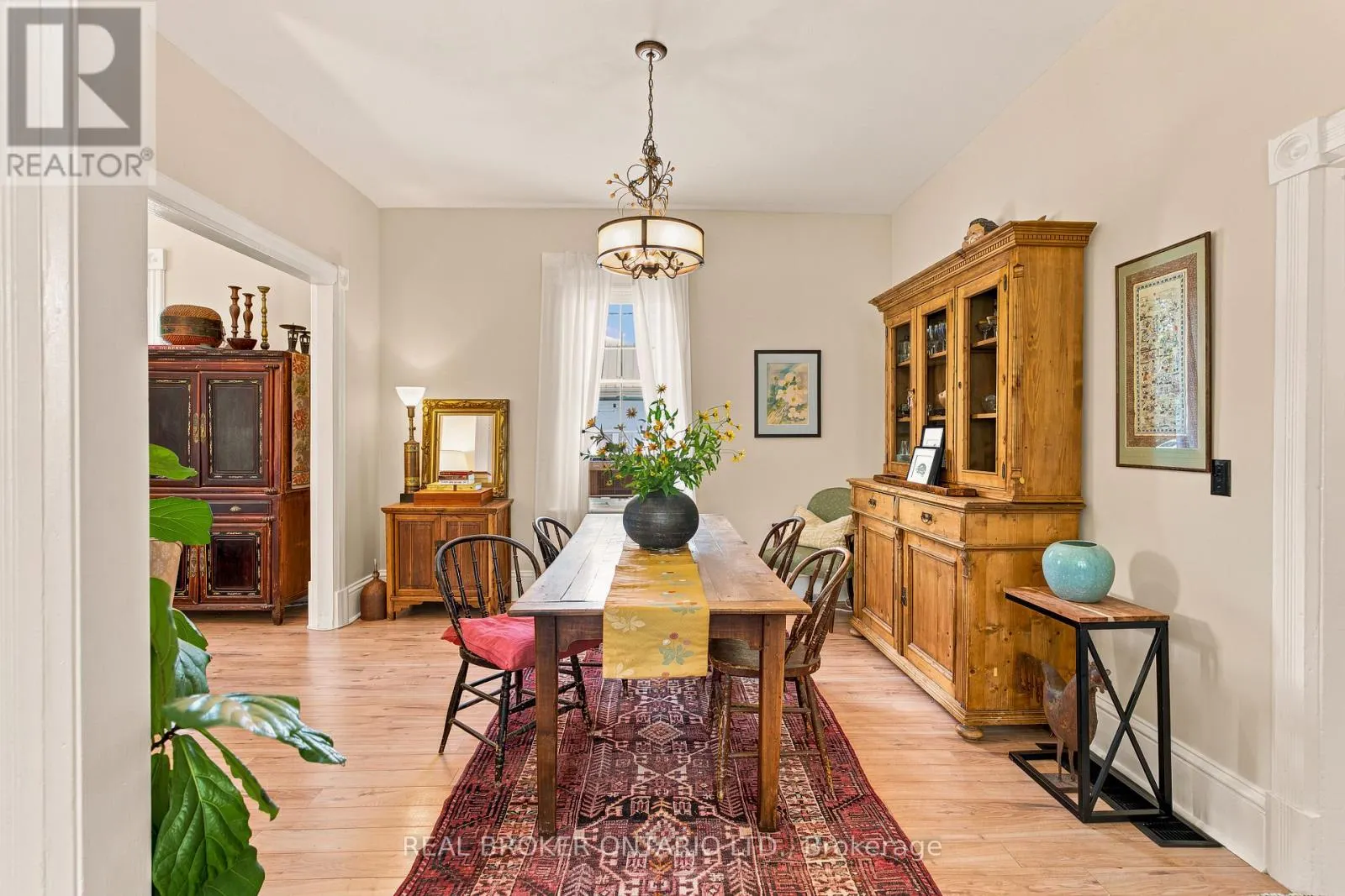A & B - 33 NAPOLEON STREET