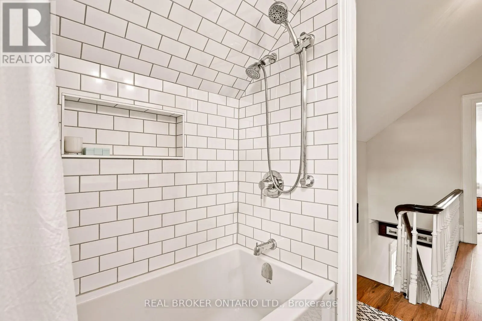 A & B - 33 NAPOLEON STREET