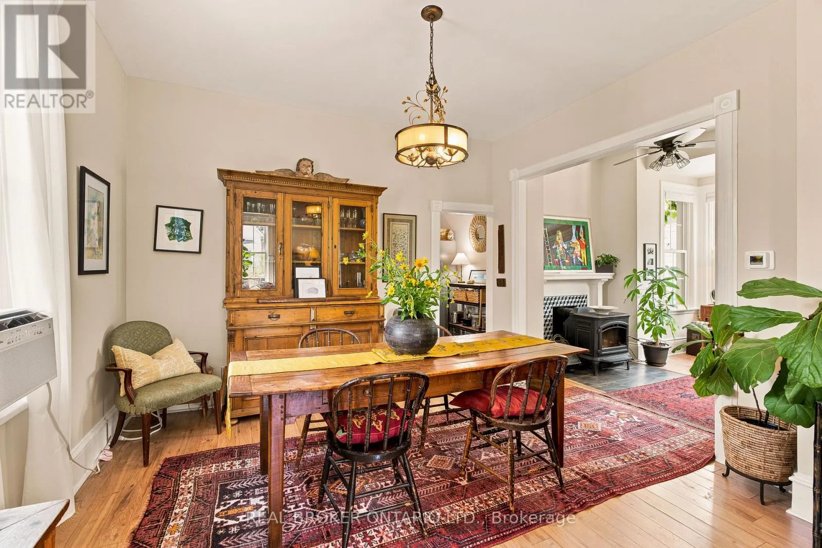 A & B - 33 NAPOLEON STREET