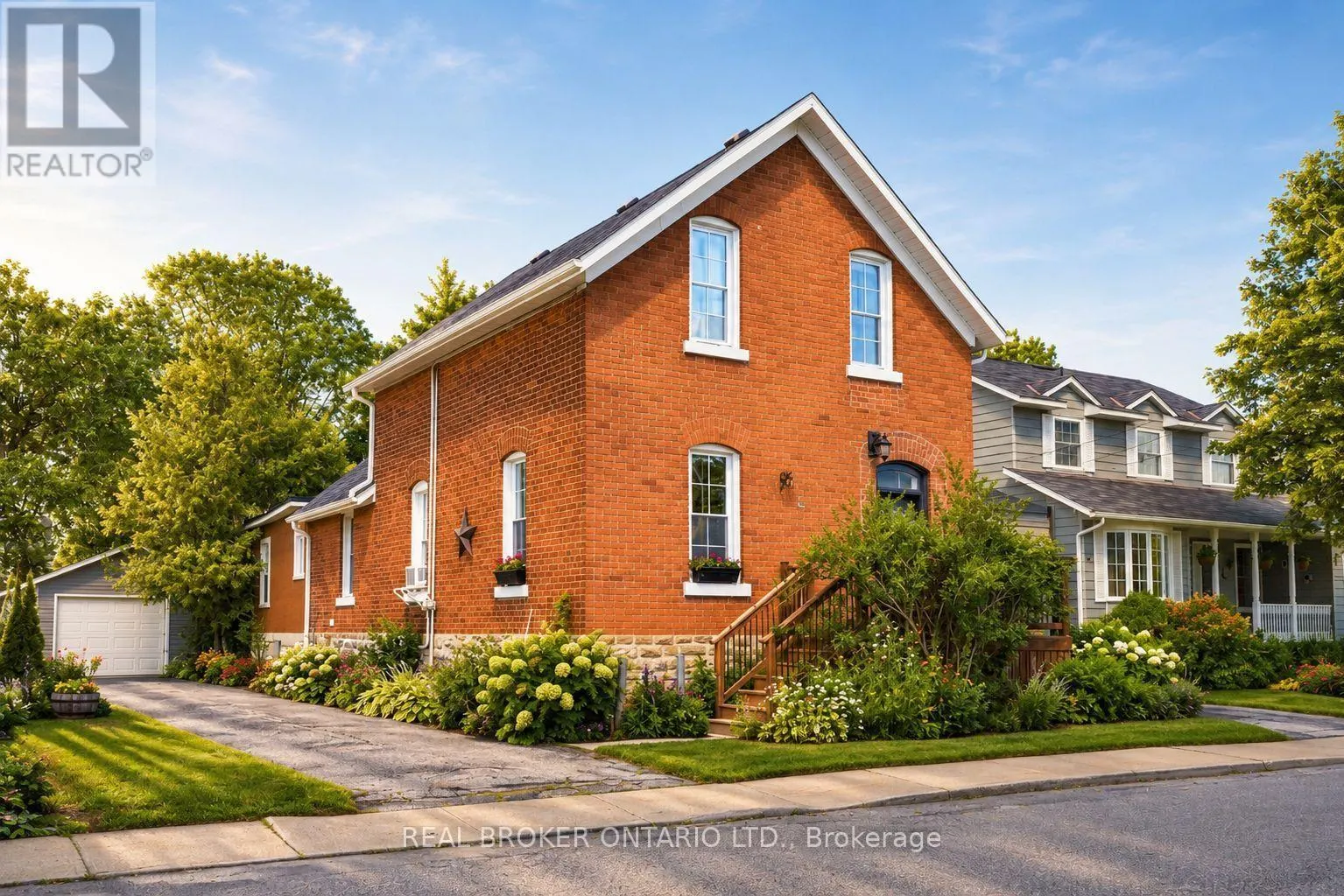 A & B - 33 NAPOLEON STREET