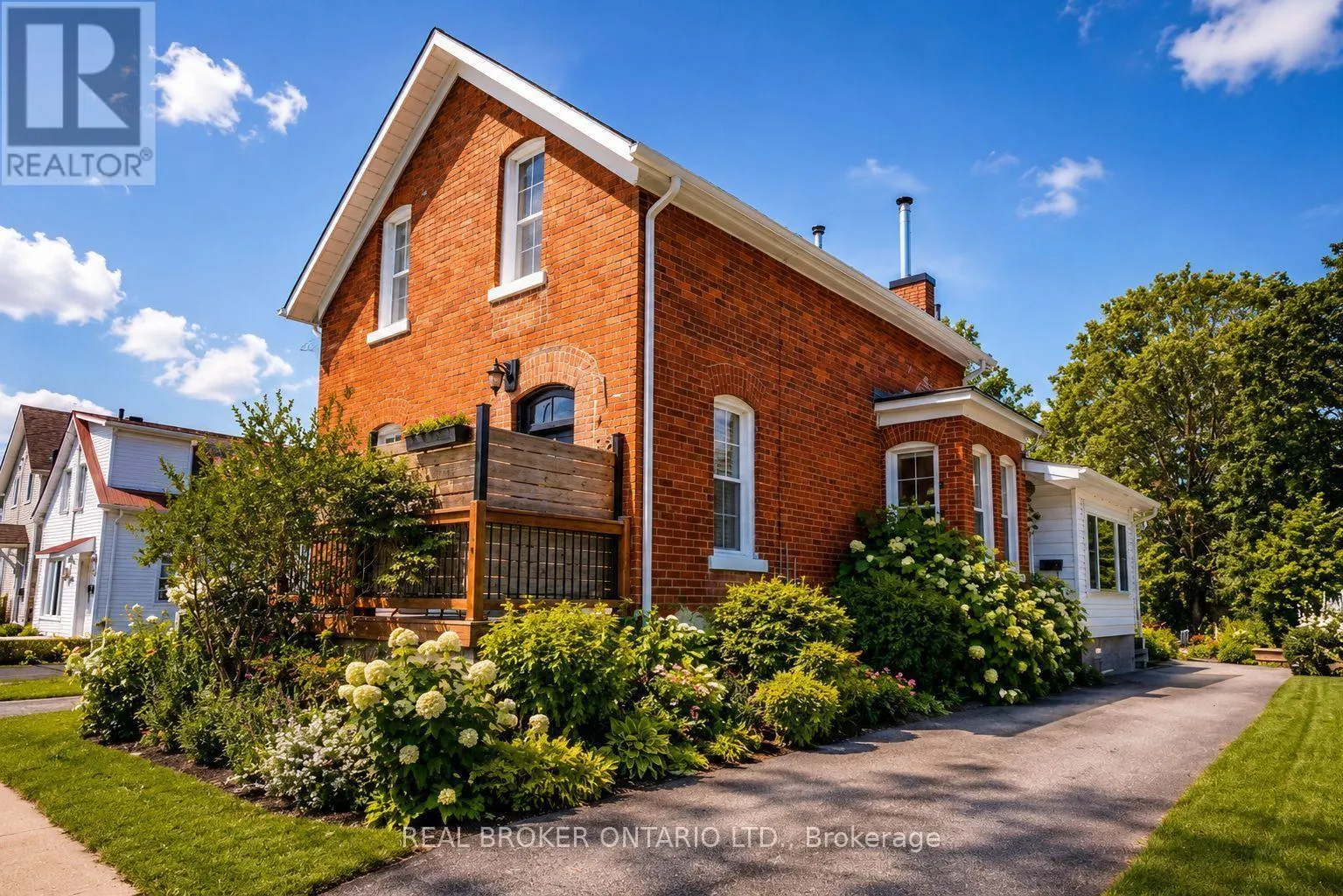A & B - 33 NAPOLEON STREET