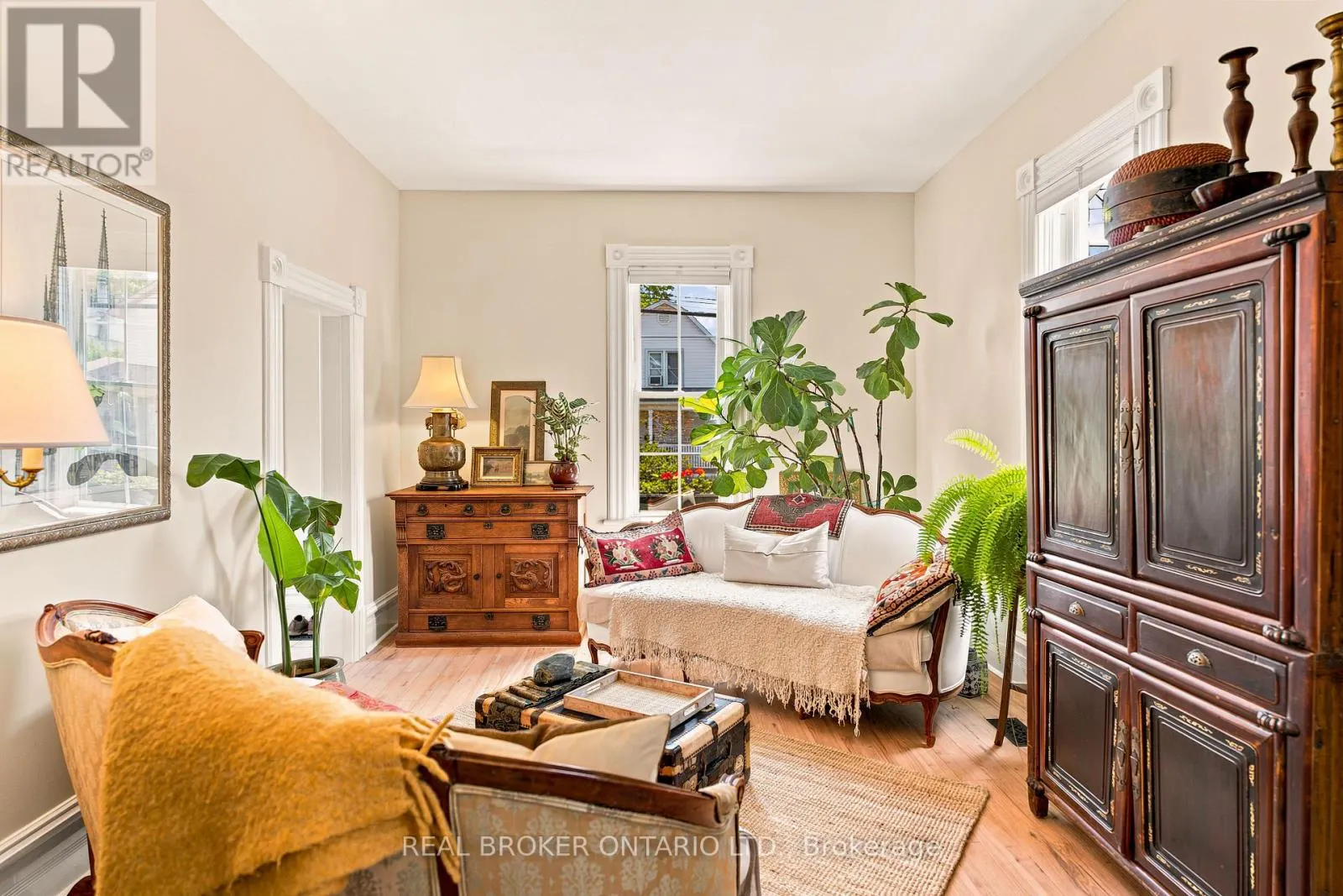A & B - 33 NAPOLEON STREET