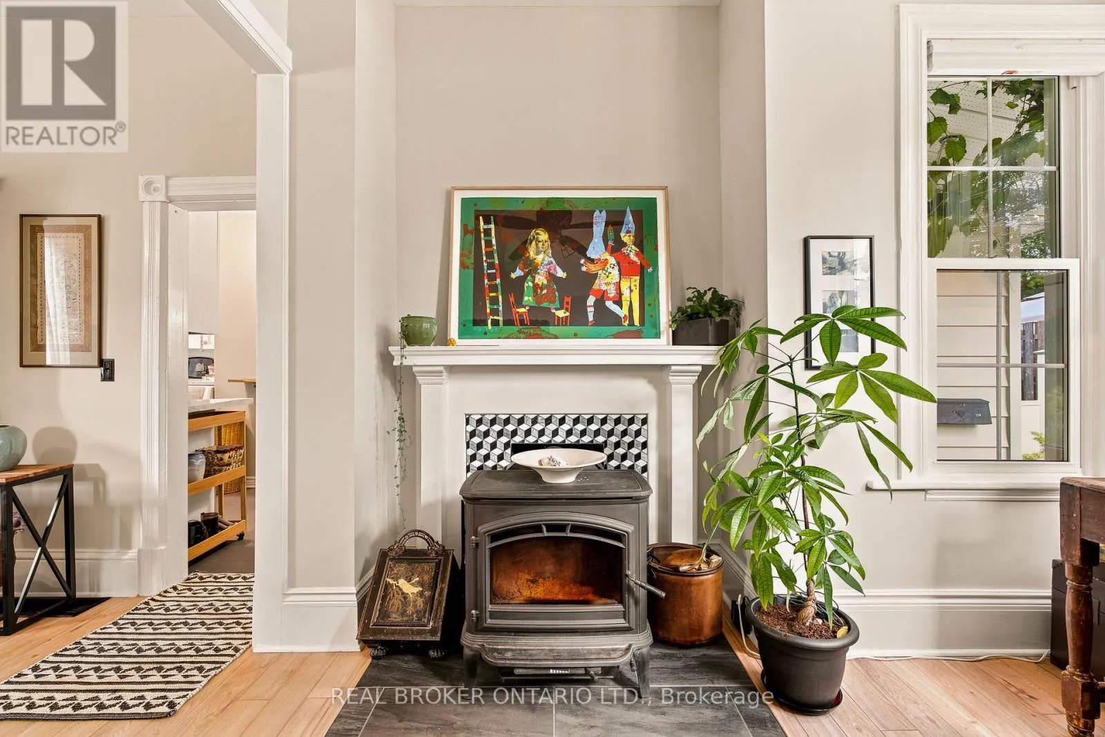 A & B - 33 NAPOLEON STREET