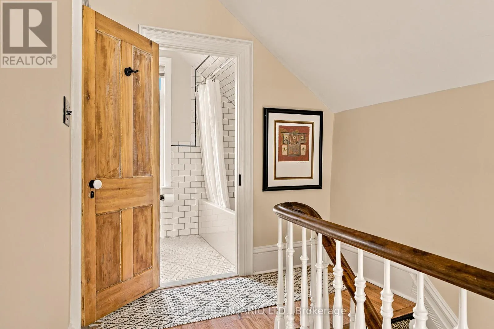 A & B - 33 NAPOLEON STREET