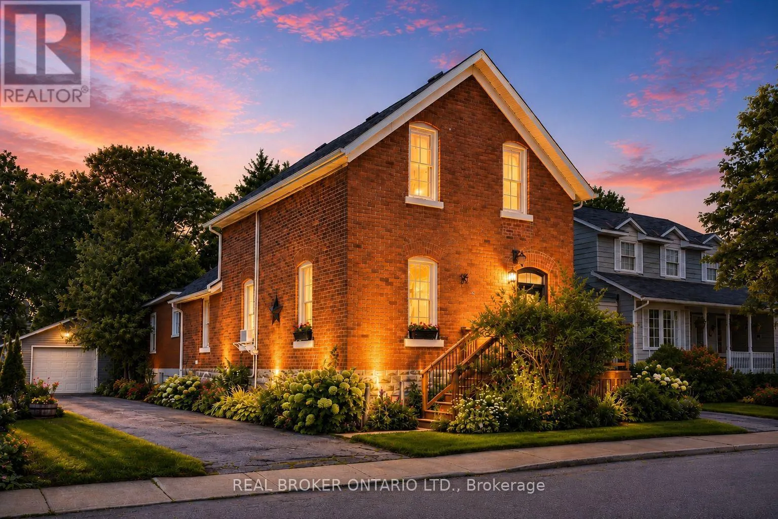 A & B - 33 NAPOLEON STREET
