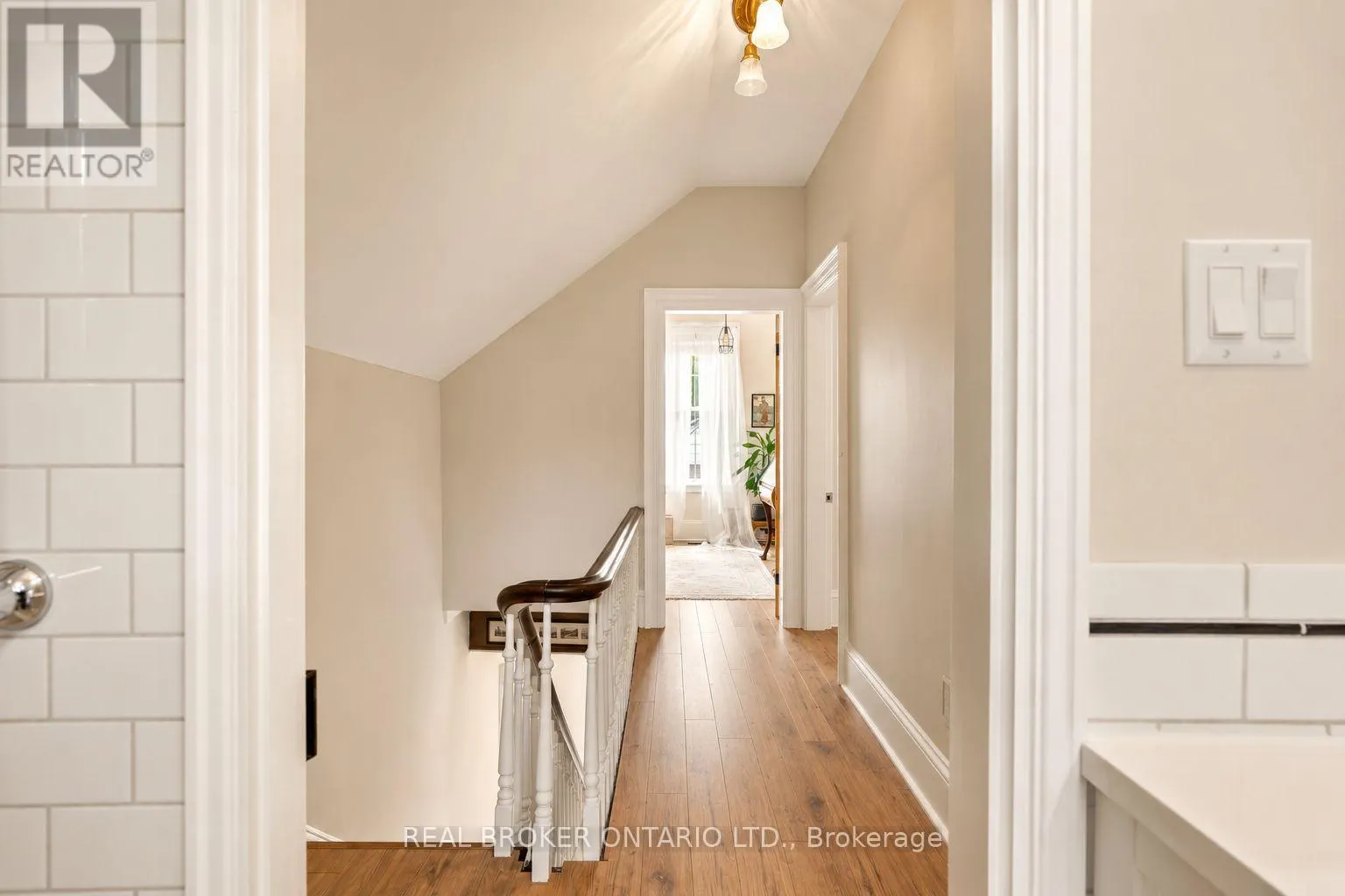 A & B - 33 NAPOLEON STREET