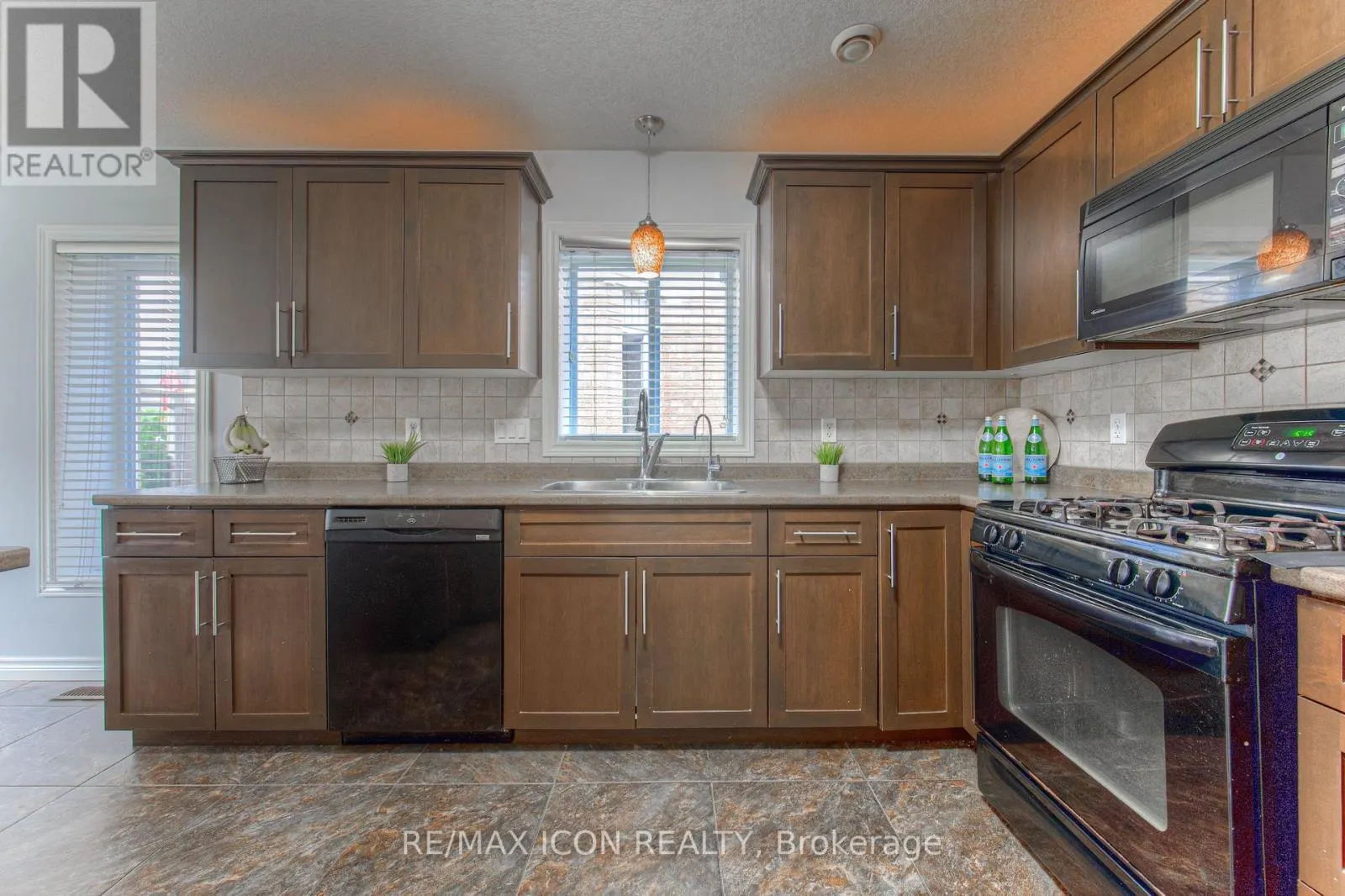 139 PEBBLECREEK DRIVE