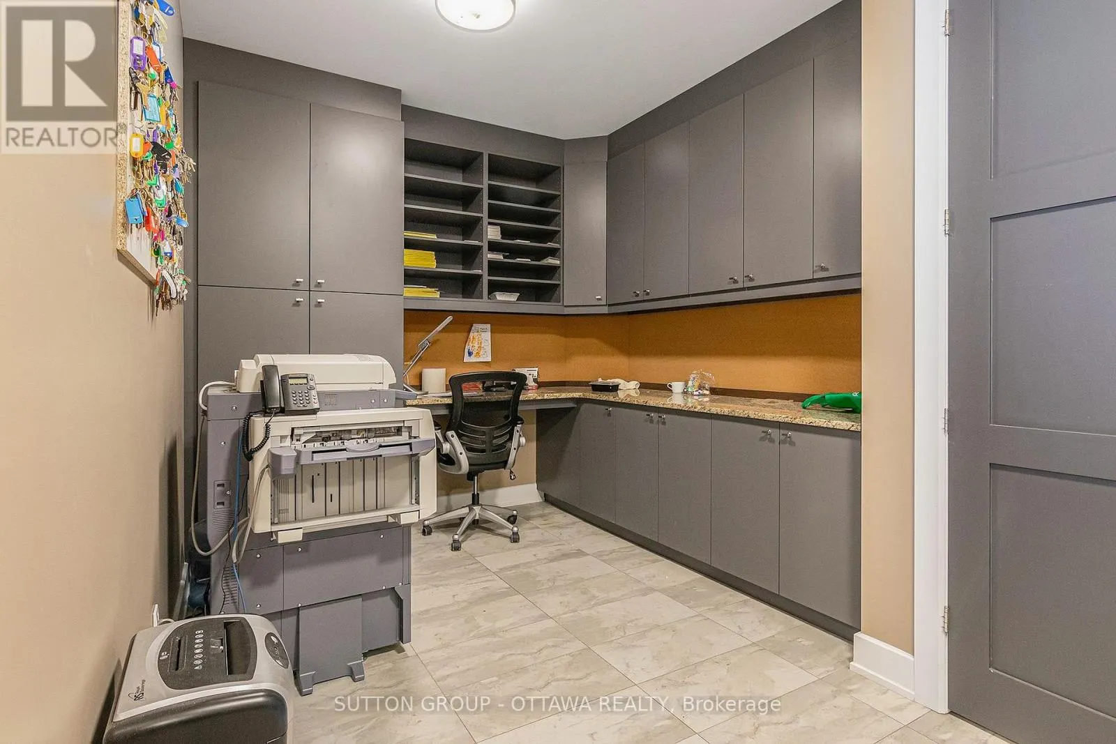 D19 - 2285 ST LAURENT BOULEVARD