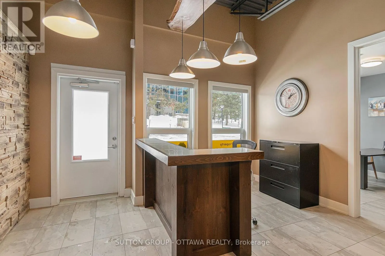 D19 - 2285 ST LAURENT BOULEVARD
