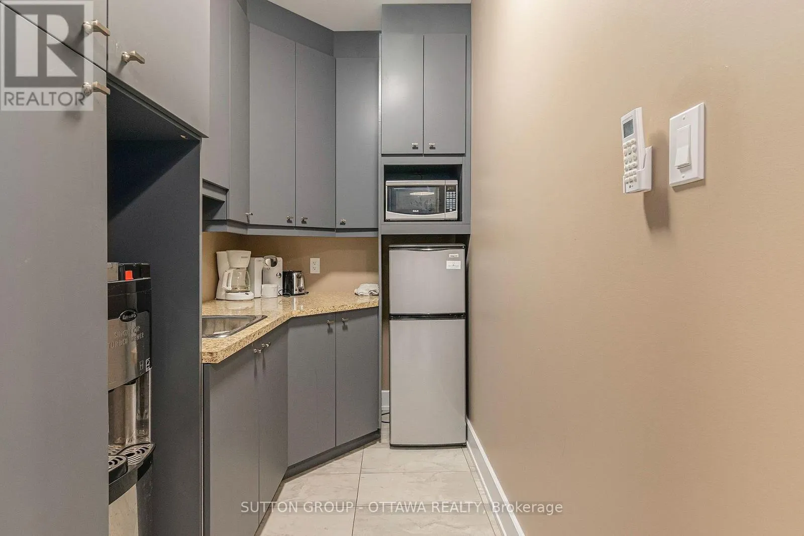 D19 - 2285 ST LAURENT BOULEVARD