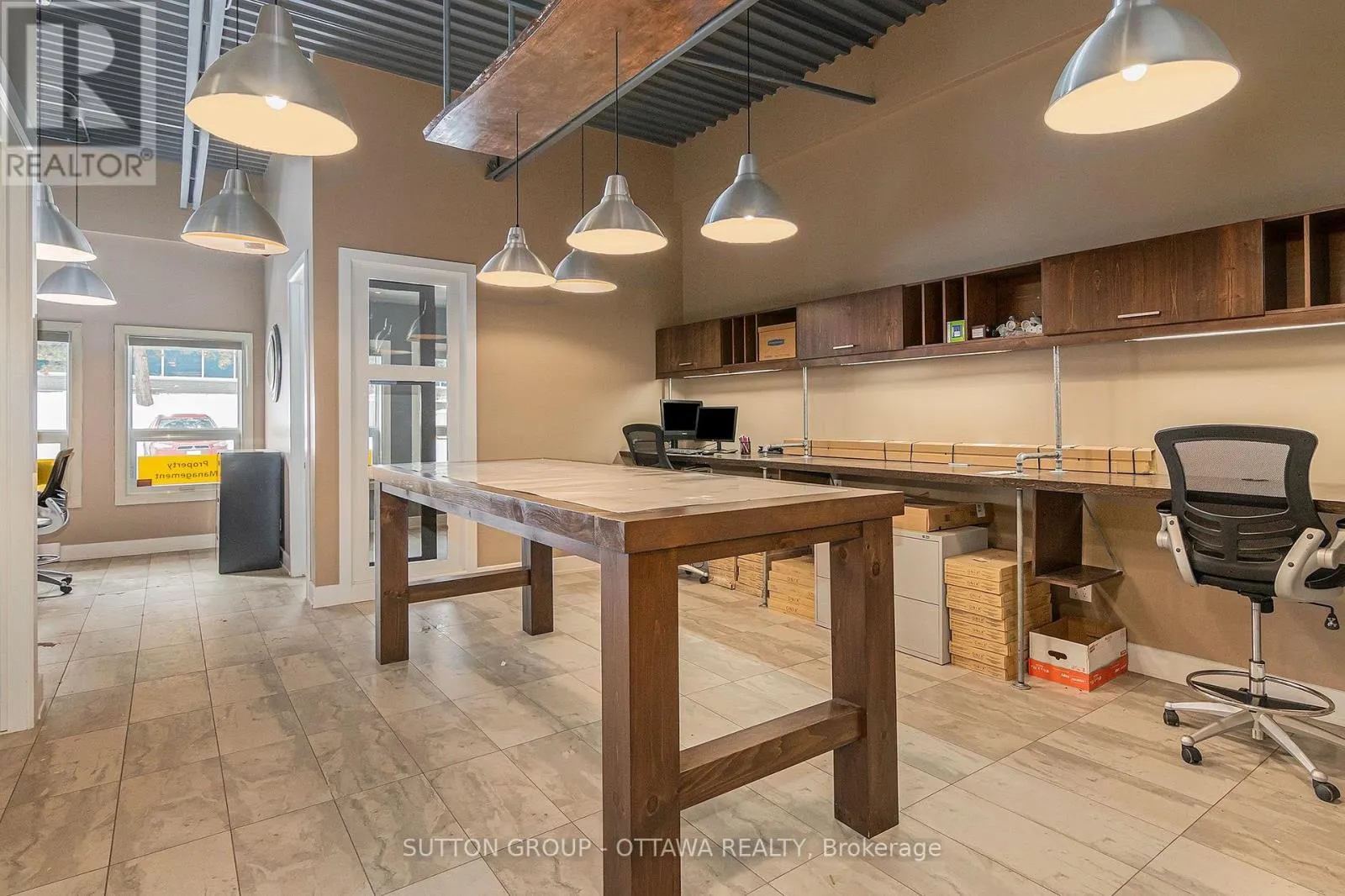 D19 - 2285 ST LAURENT BOULEVARD