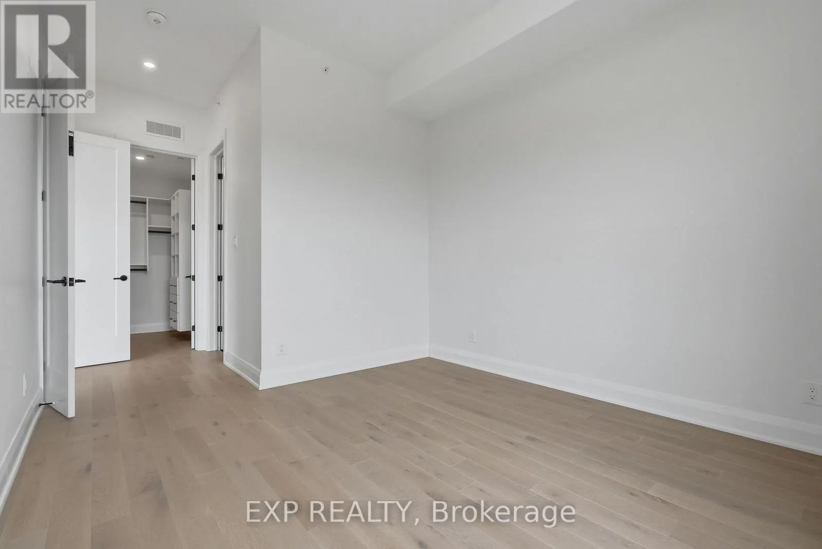 301 - 100 CORTILE PRIVATE