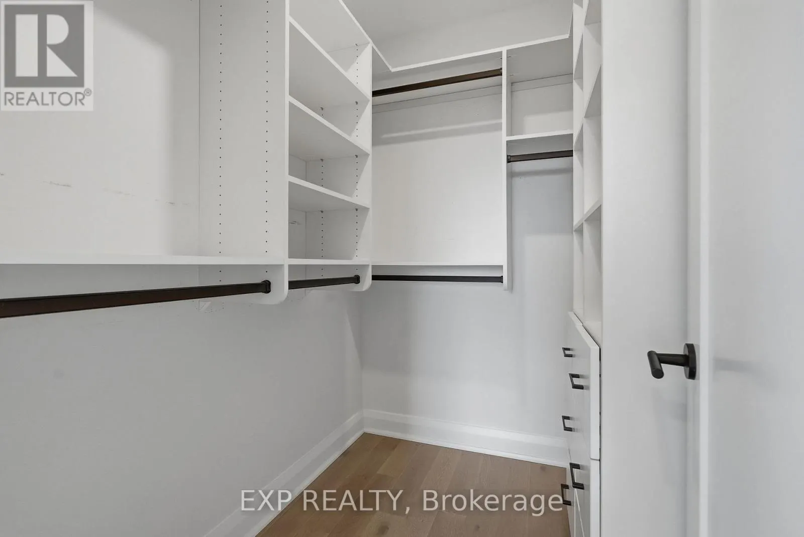 301 - 100 CORTILE PRIVATE