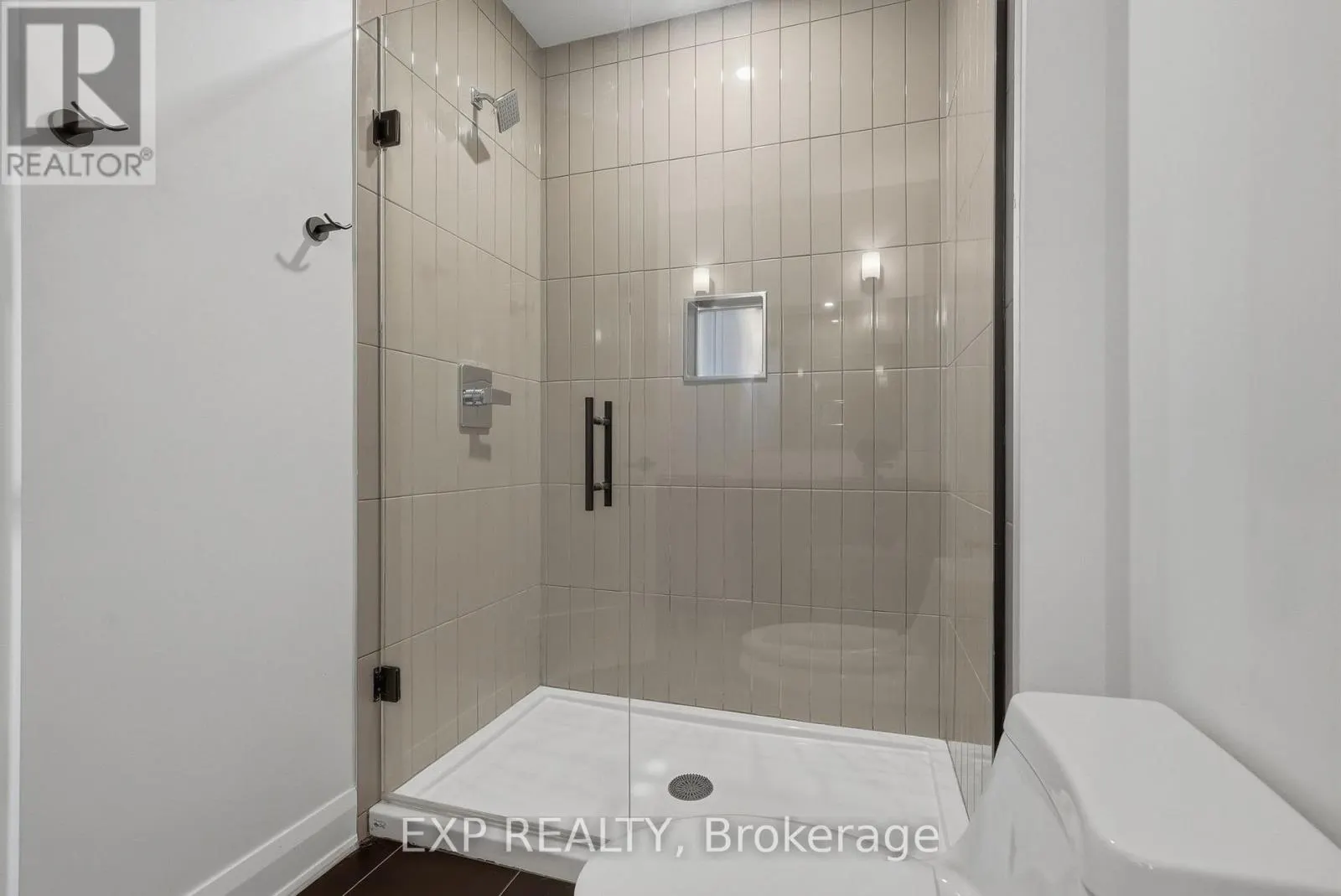 301 - 100 CORTILE PRIVATE