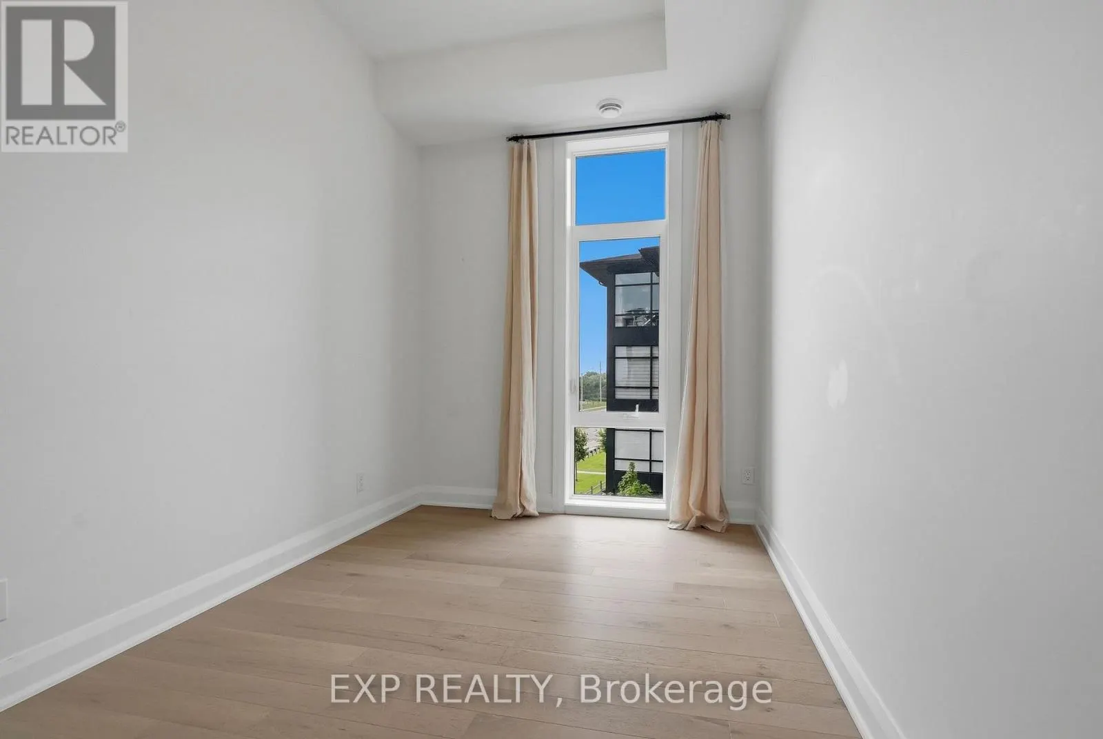 301 - 100 CORTILE PRIVATE