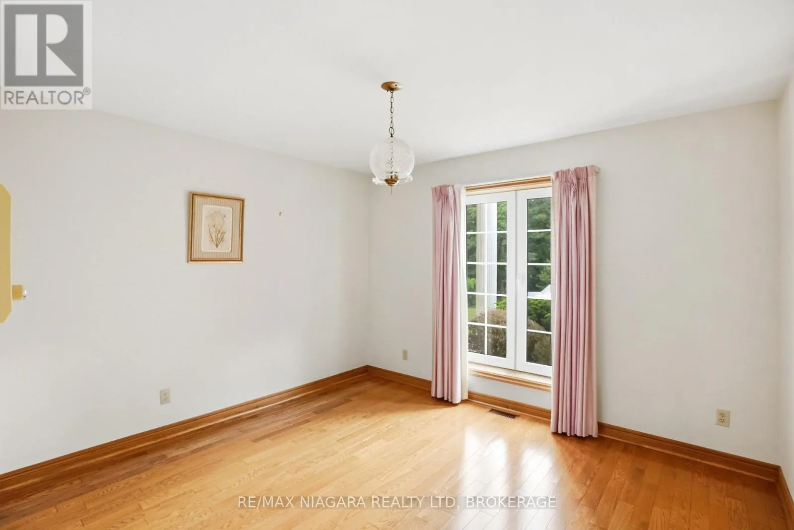 599 LAKESHORE ROAD E