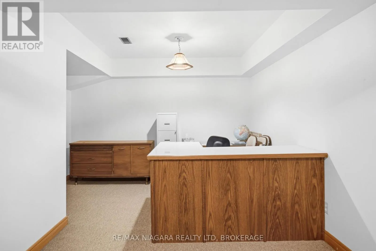 599 LAKESHORE ROAD E