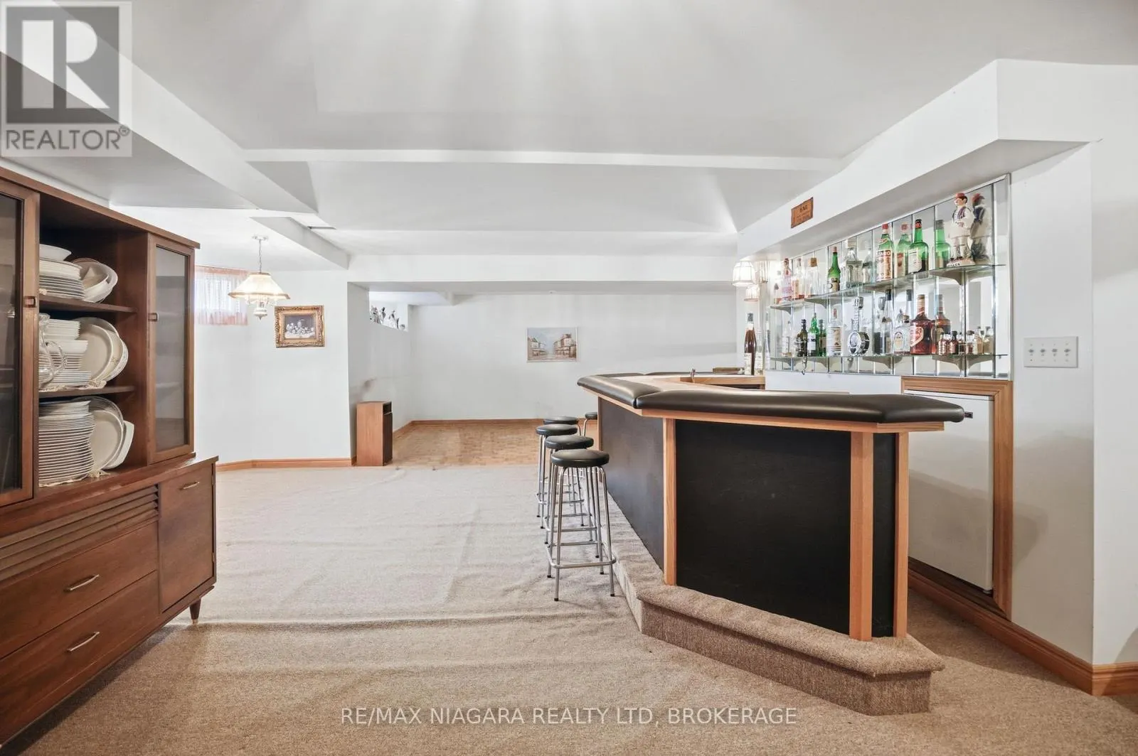 599 LAKESHORE ROAD E