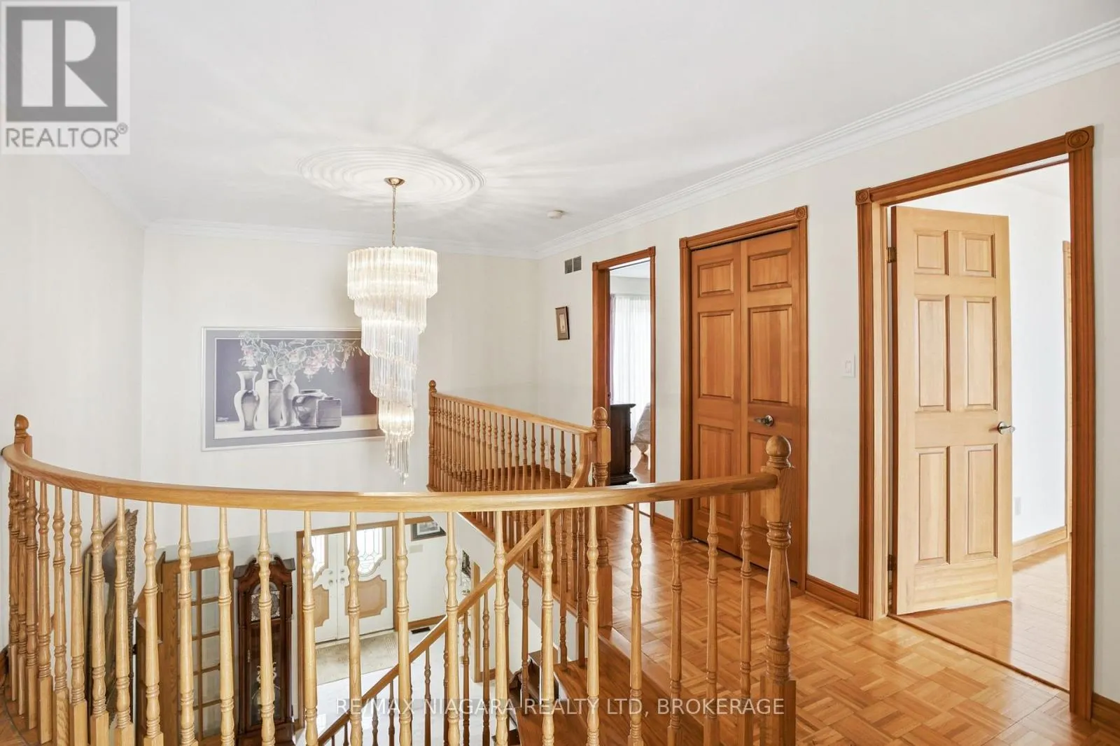 599 LAKESHORE ROAD E
