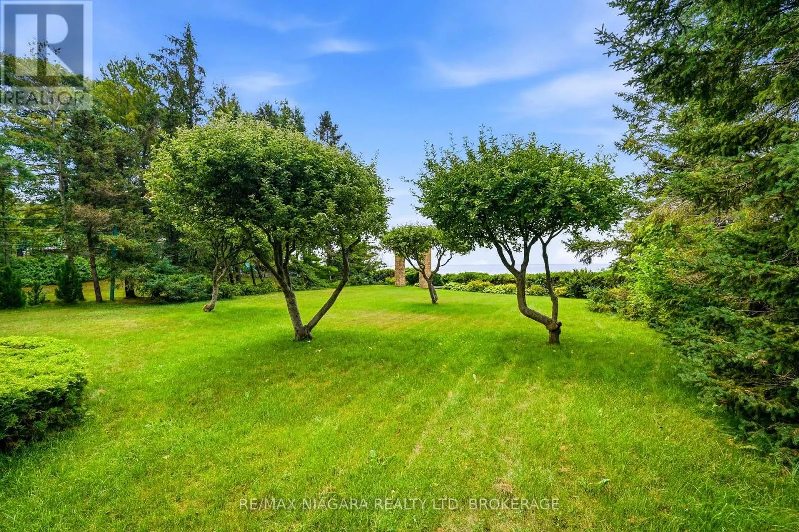 599 LAKESHORE ROAD E
