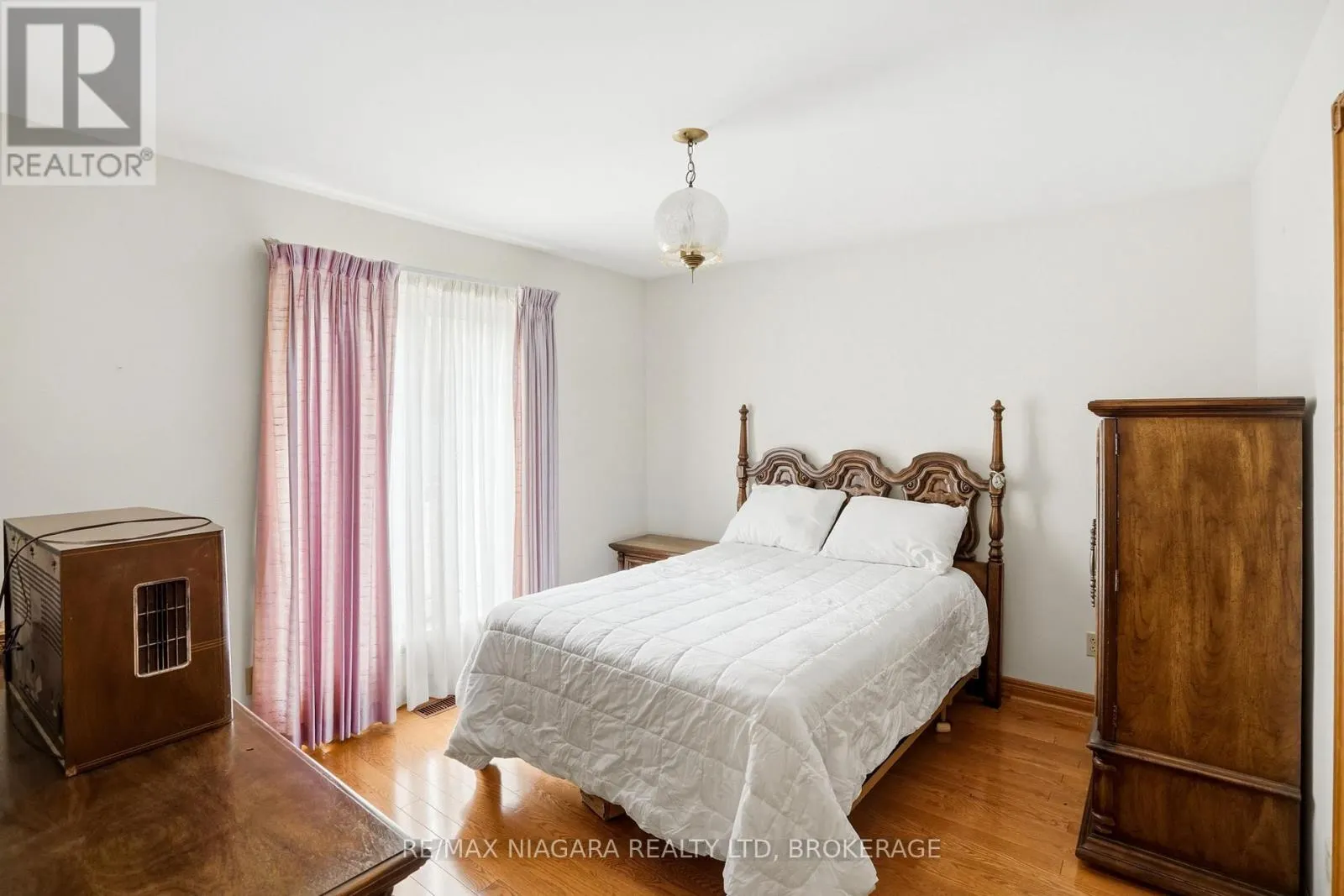 599 LAKESHORE ROAD E