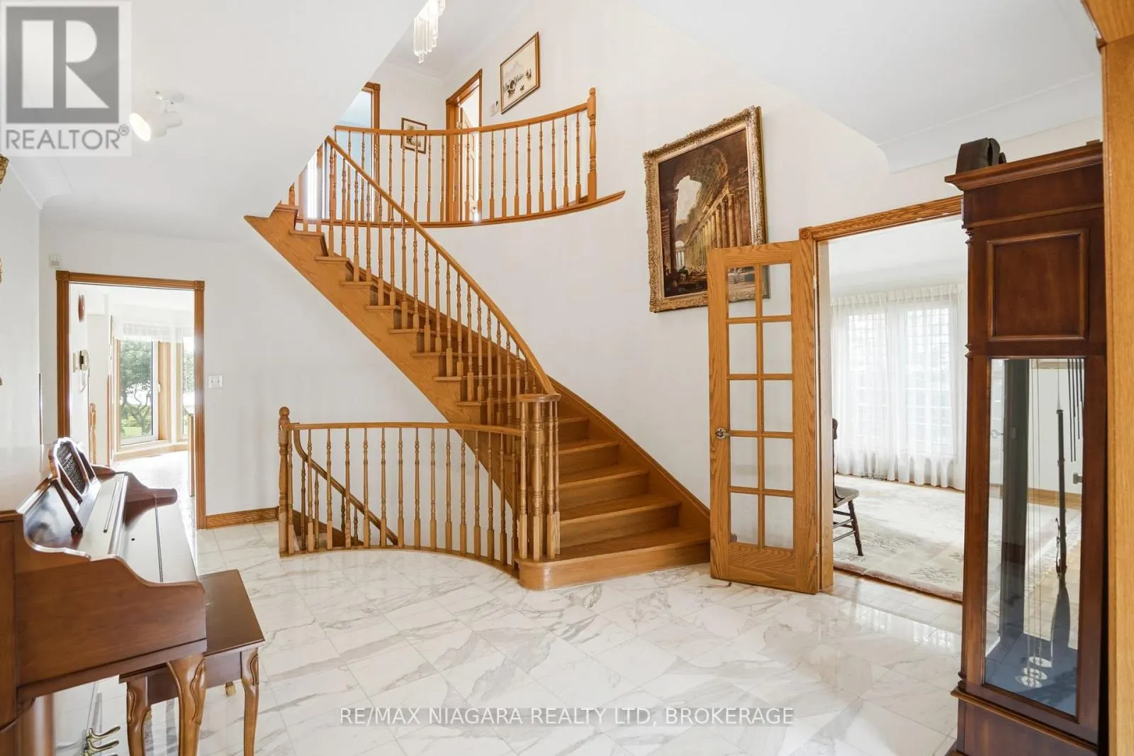 599 LAKESHORE ROAD E
